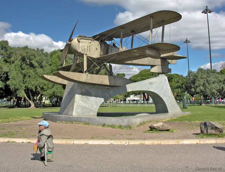 Legless man with a 1922 Fairey IIID floatplane, Lisbon, Portugal - click to enlarge image